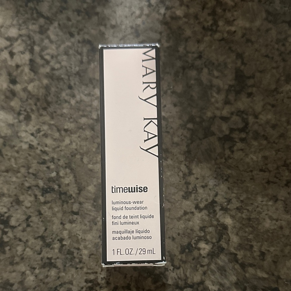 Mary Kay Timewise Luminous-Wear Liquid Foundation - Shade Beige 4